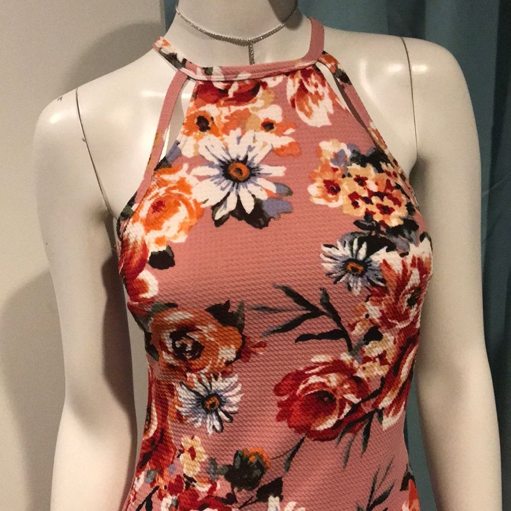 ❌SOLD SOLD SOLD❌🌸 LOVE CHESLEY - DRESS 🌸 - Picture 2 of 3